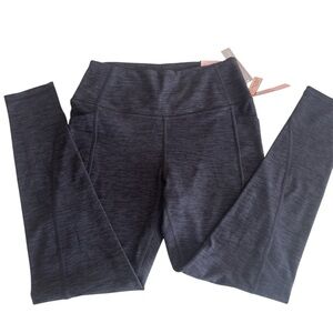 Victoria's Secret Charcoal High-Rise Leggings 24 “
Color gris